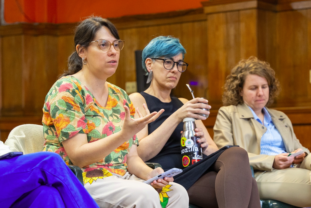 Mariana Fossatti, Patricia Díaz y Evelin Heidel. Semana de la Cultura Libre, organizado por Creative Commons Uruguay, noviembre 2025. Foto de Sof Texeira del colectivo Mediared.